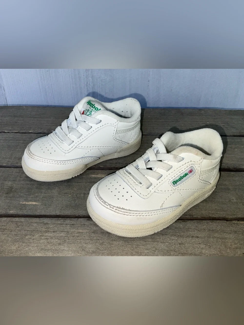 Reebok Baby Club C White Low-Top Leather Sneakers with Green Logo Sz 4